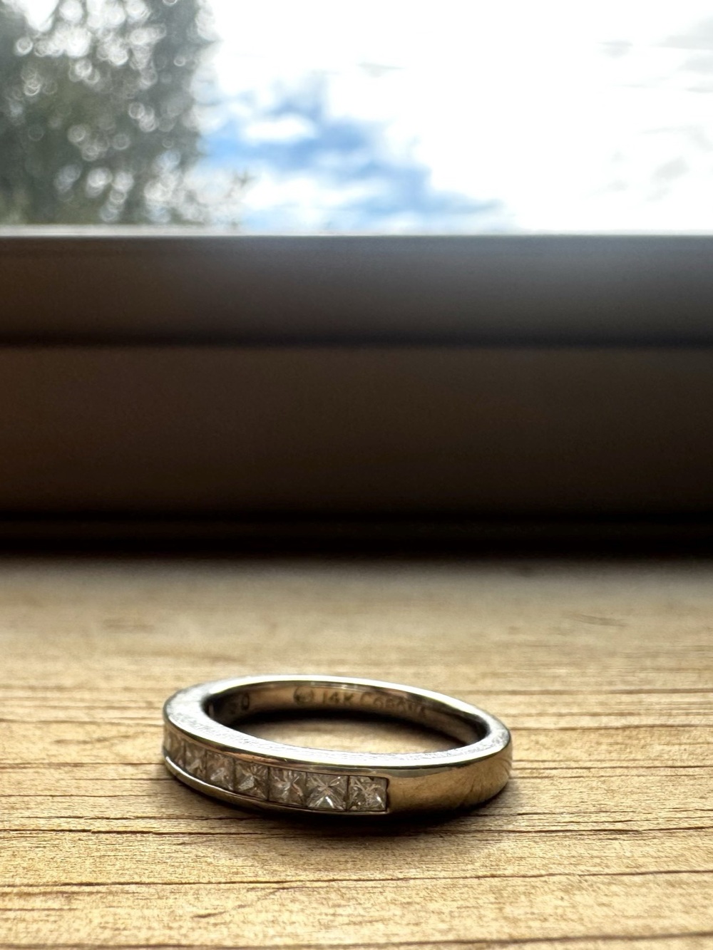 Corona Jewellery Company 14K Gold Band Ring with Geometric Inlay